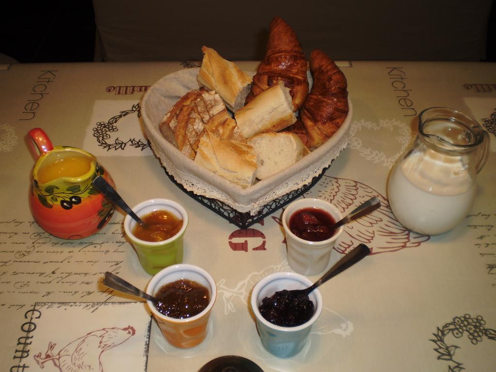 Bed and Breakfast Les Roziers - Roulotte Bagnac Esterno foto