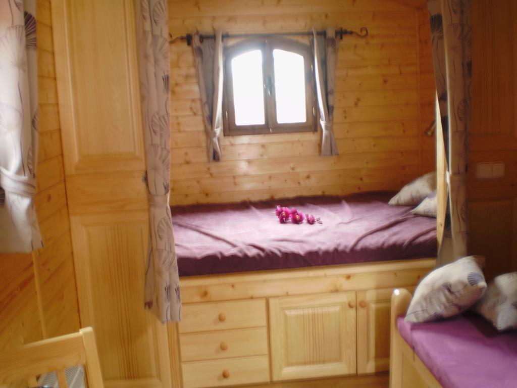 Bed and Breakfast Les Roziers - Roulotte Bagnac Esterno foto